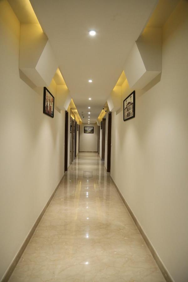 Hotel Magic Tree Karol Bagh Metro Station นิวเดลี ภายนอก รูปภาพ